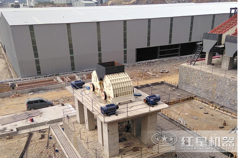 石灰石錘破生產(chǎn)現(xiàn)場(chǎng)搭建中